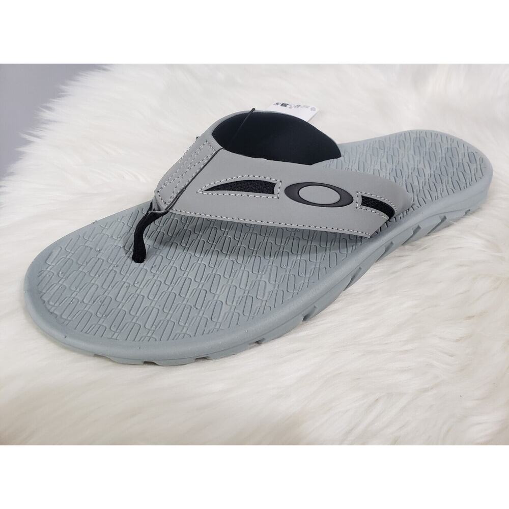 NEW WITH TAGS Oakley Sz 7 Operative Sandals 2.0 Grey 13477-22Y Flip Flop Slides